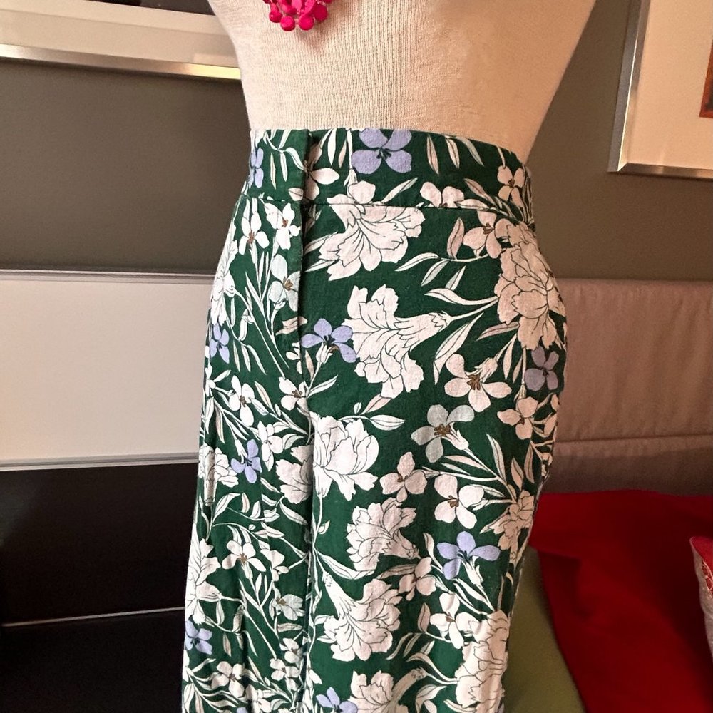 - Ann Taylor Cropped Floral Pants for Spring and Summer US Zero - Q425 - Picture 3 of 7